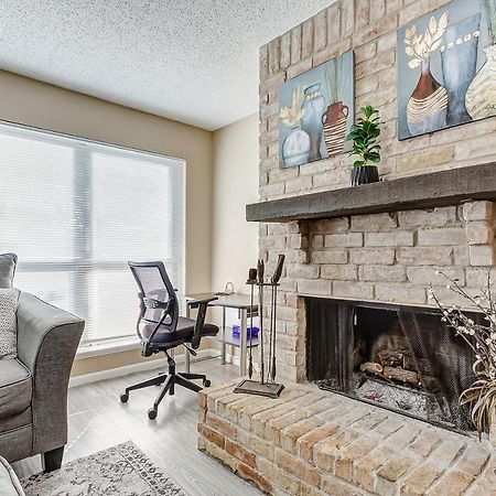 Cheerful 3-Bedroom Home With Indoor Fireplace Хюстън Екстериор снимка